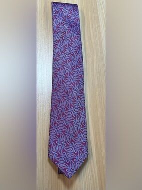 David Donahue Red/Purple Paisley Silk Tie with Light Blue Accents